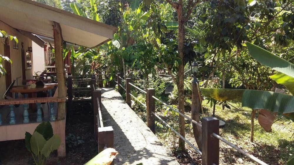 Subtawee Resort 素叻他尼 外观 照片